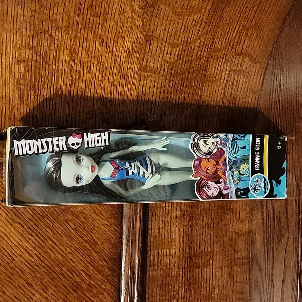 MONSTER HIGH DOLL FRANKIE STEIN NEW IN BOX MATTEL